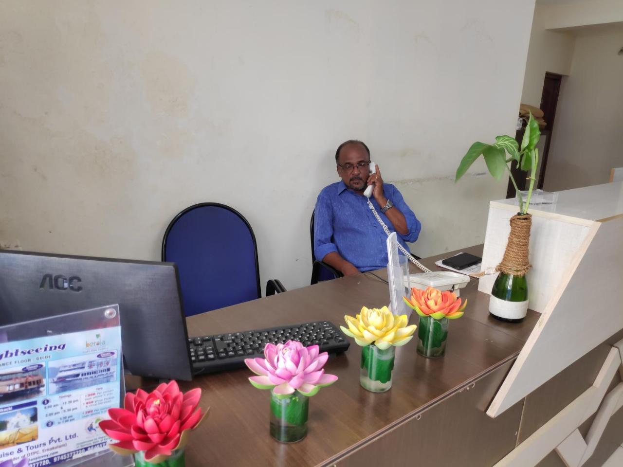 Hotel Silver Space Ernakulam Εξωτερικό φωτογραφία