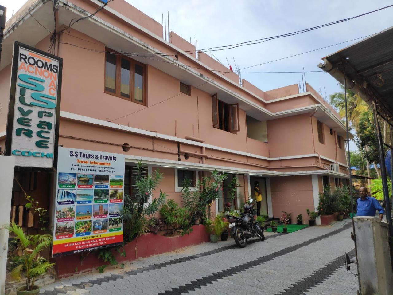 Hotel Silver Space Ernakulam Εξωτερικό φωτογραφία